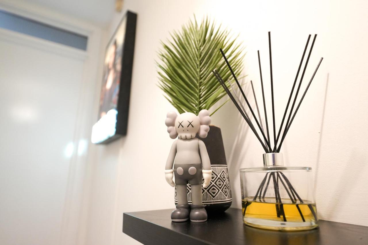 Artistic Stunning Apartment City View 런던데리 외부 사진